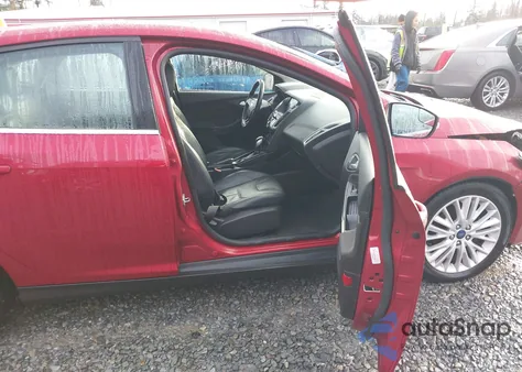 2017 Ford Focus Titanium из США, поврежденный, VIN 1FADP3N29HL272572